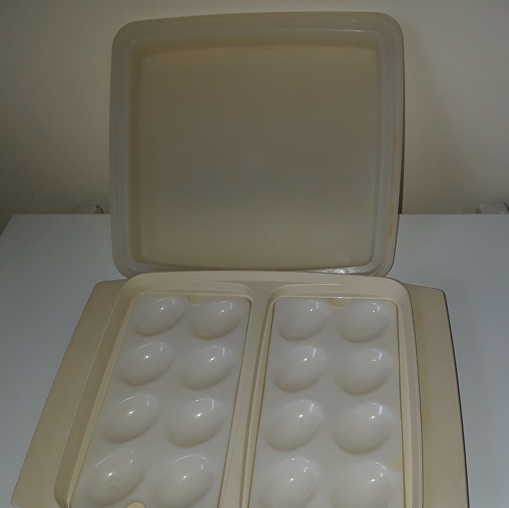 Tupperware deviled eggs container